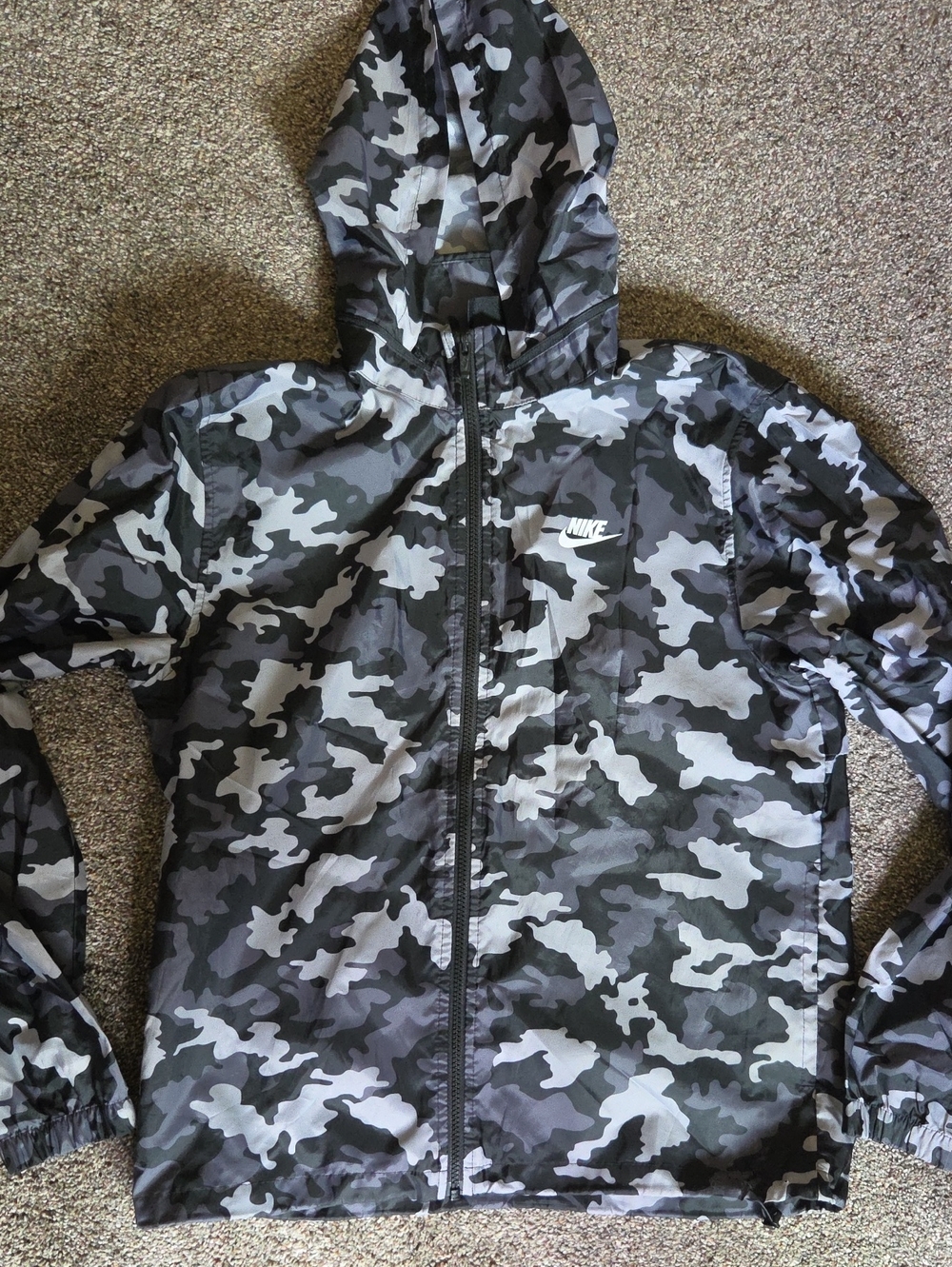 Nike Men’s Black & Gray Camo Hooded Windbreaker